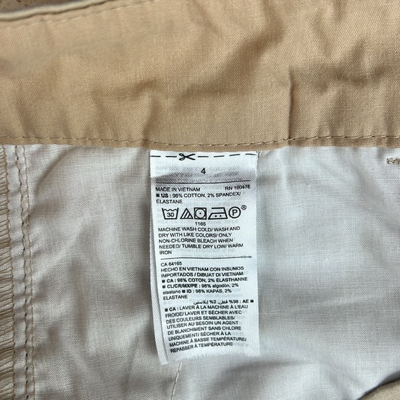 3 Old Navy everyday mid-rise women’s size 4 shorts gray, tan and checker - Picture 10 of 10